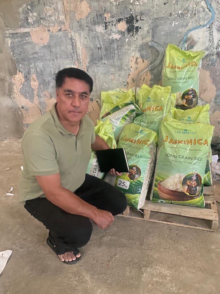 fan next to rice jasminica